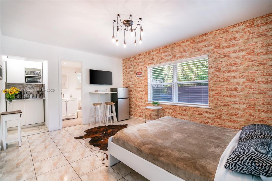 For Rent: $7,500 (6 beds, 3 baths, 1856 Square Feet)