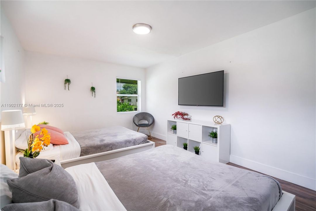 For Rent: $7,500 (6 beds, 3 baths, 1856 Square Feet)