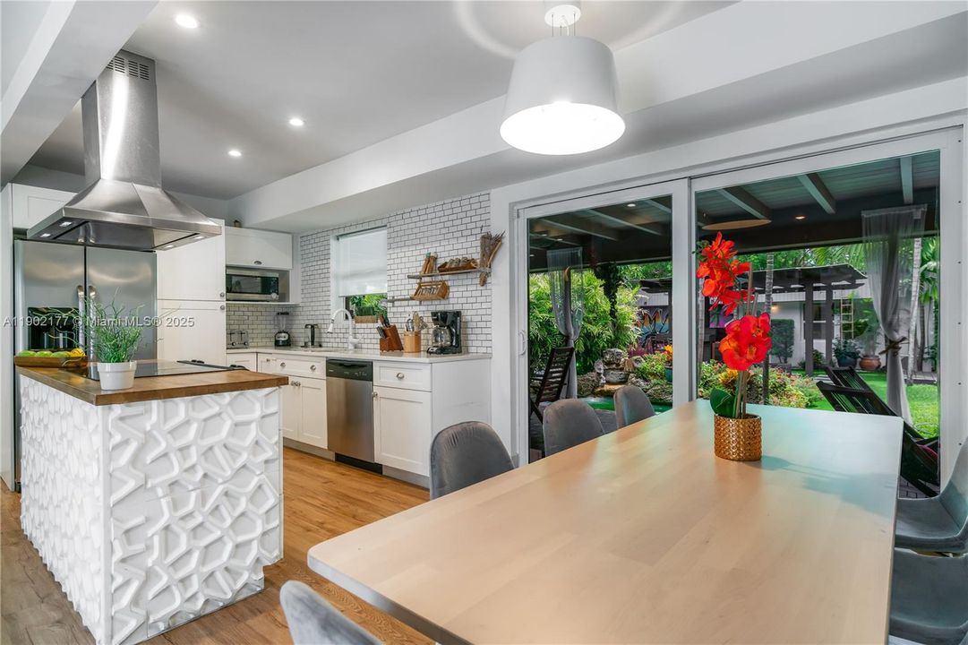 For Rent: $7,500 (6 beds, 3 baths, 1856 Square Feet)