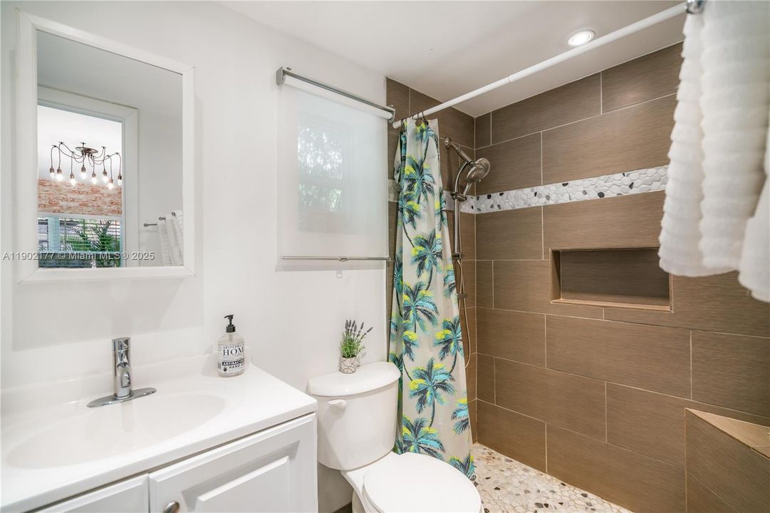 For Rent: $7,500 (6 beds, 3 baths, 1856 Square Feet)