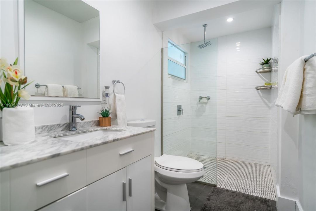 For Rent: $7,500 (6 beds, 3 baths, 1856 Square Feet)