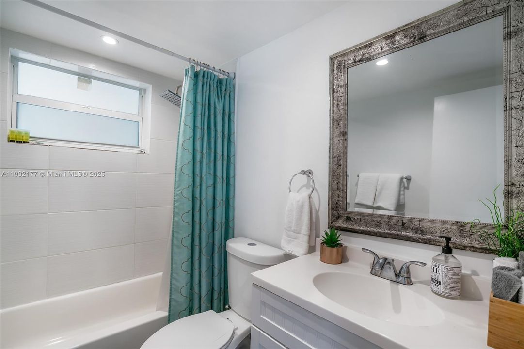 For Rent: $7,500 (6 beds, 3 baths, 1856 Square Feet)