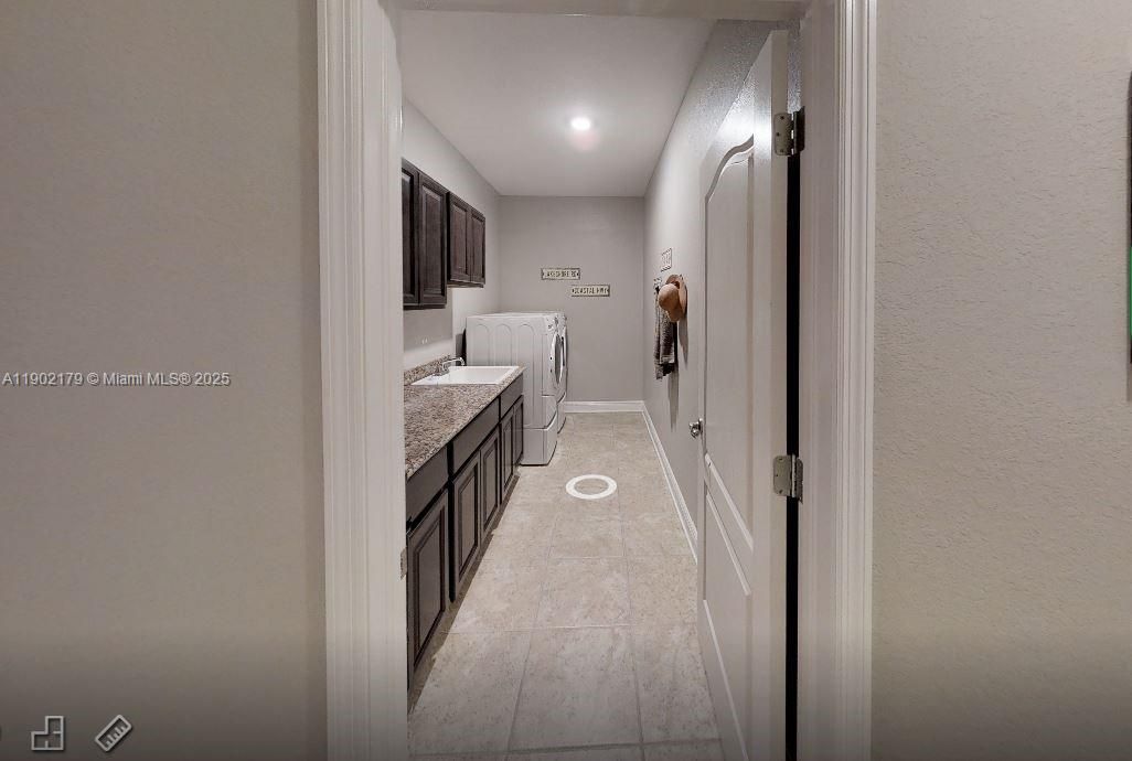 На продажу: $805,000 (4 спален, 3 ванн, 2677 Квадратных фут)