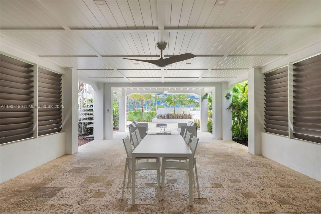 For Sale: $3,400,000 (5 beds, 4 baths, 3011 Square Feet)