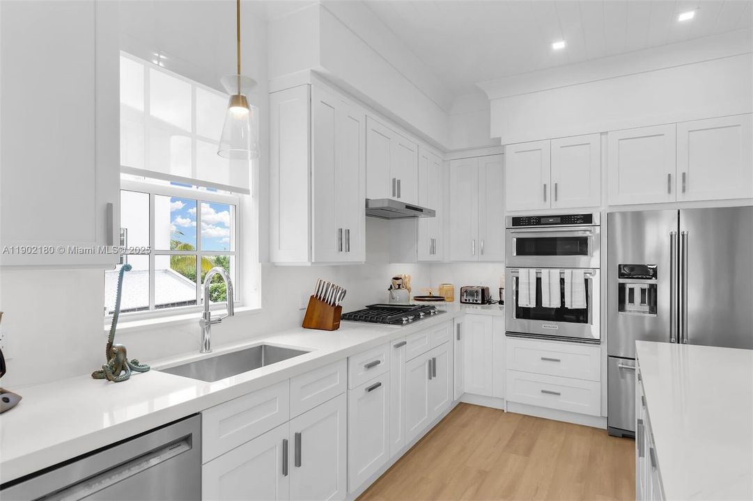 For Sale: $3,400,000 (5 beds, 4 baths, 3011 Square Feet)