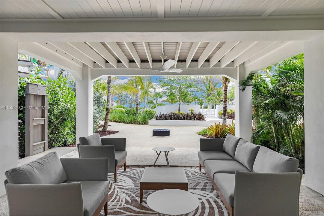 For Sale: $3,400,000 (5 beds, 4 baths, 3011 Square Feet)