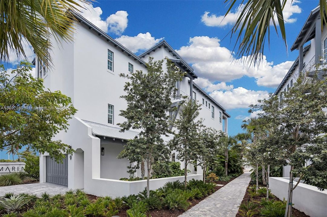 For Sale: $3,400,000 (5 beds, 4 baths, 3011 Square Feet)