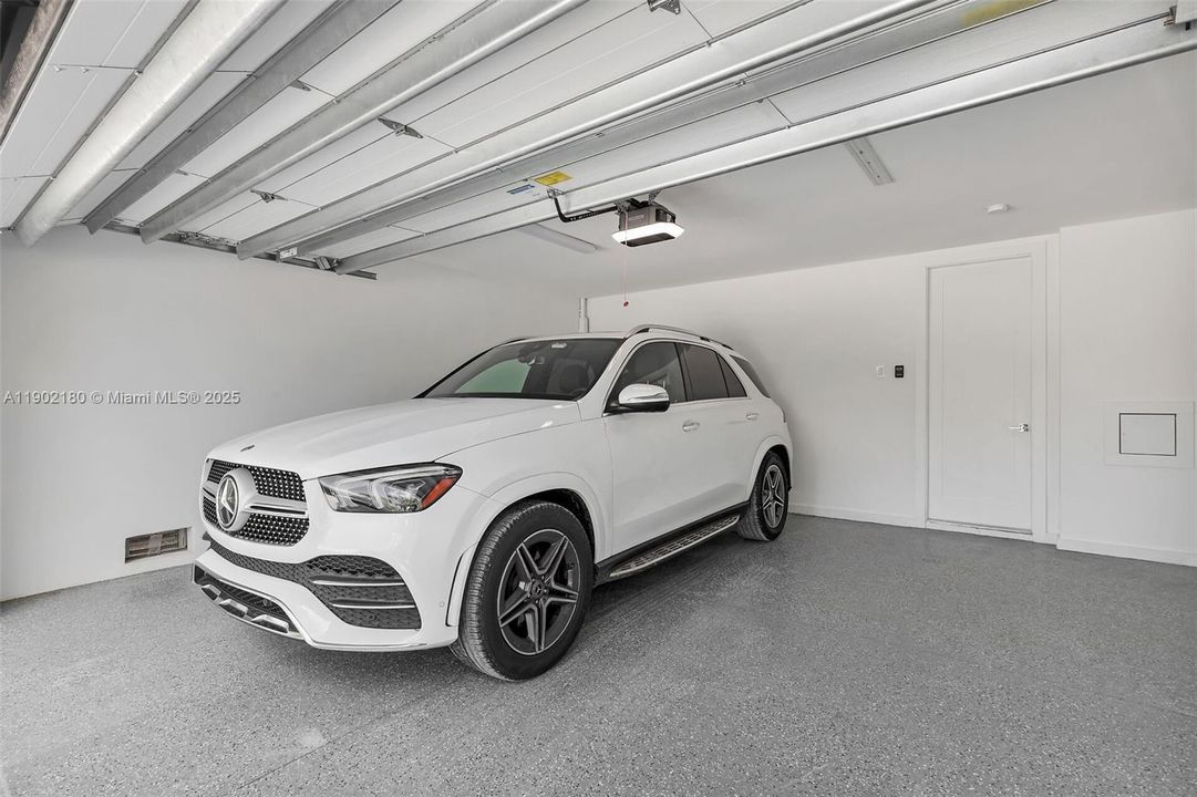 For Sale: $3,400,000 (5 beds, 4 baths, 3011 Square Feet)