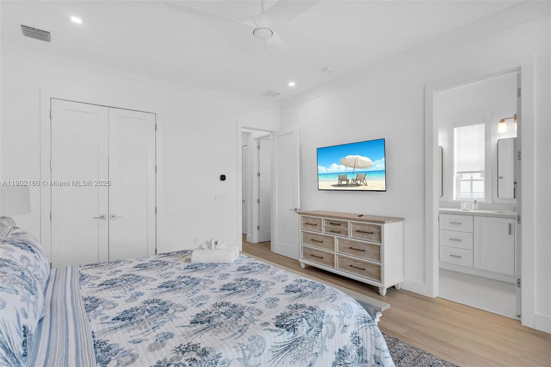 For Sale: $3,400,000 (5 beds, 4 baths, 3011 Square Feet)