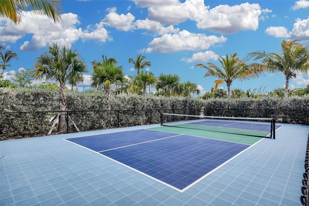 For Sale: $3,400,000 (5 beds, 4 baths, 3011 Square Feet)