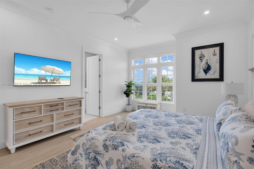 For Sale: $3,400,000 (5 beds, 4 baths, 3011 Square Feet)