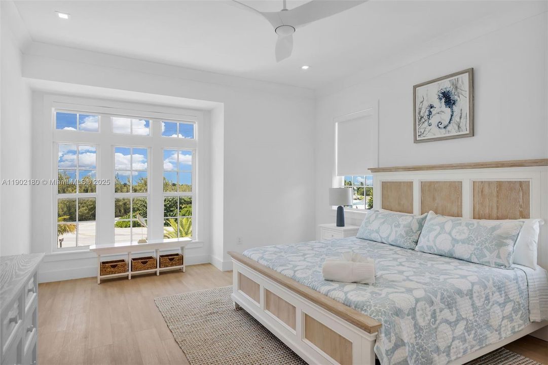 For Sale: $3,400,000 (5 beds, 4 baths, 3011 Square Feet)