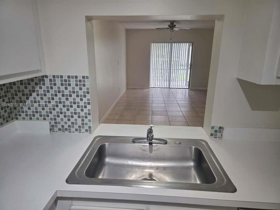 出租: $1,850 (2 贝兹, 2 浴室, 926 平方英尺)