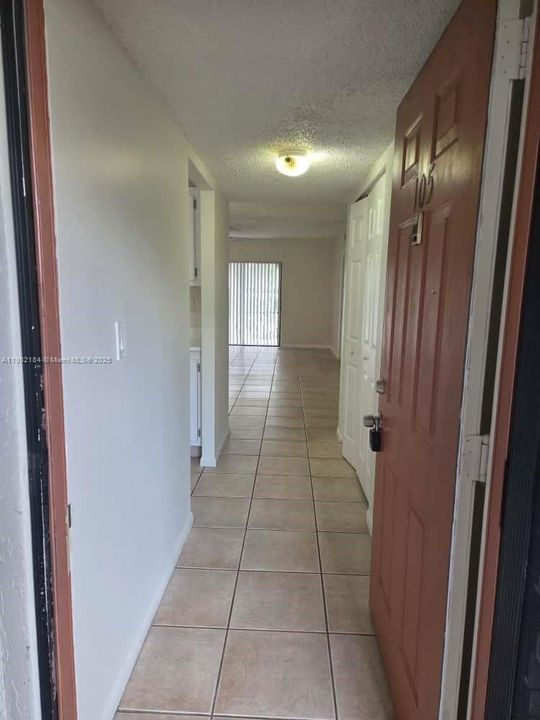 出租: $1,850 (2 贝兹, 2 浴室, 926 平方英尺)