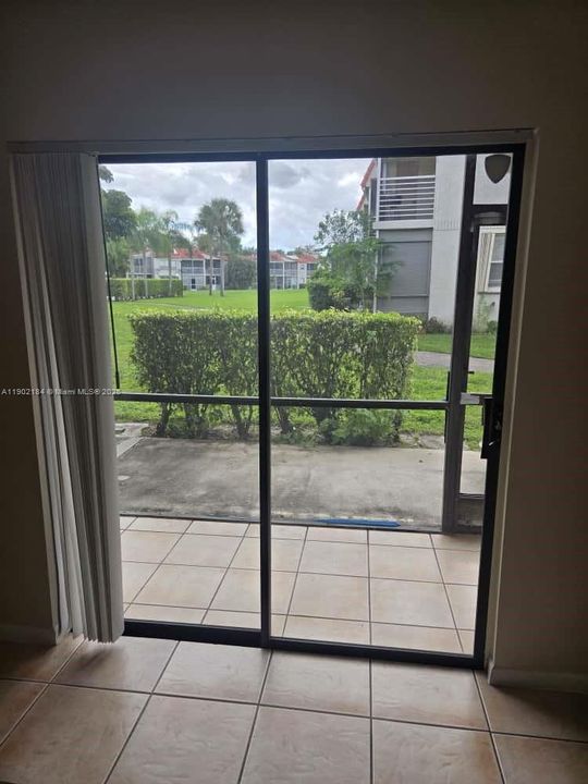 出租: $1,850 (2 贝兹, 2 浴室, 926 平方英尺)