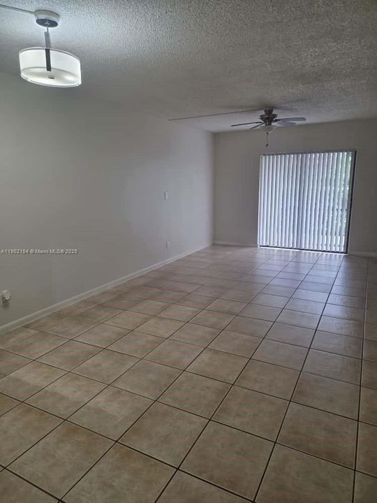 出租: $1,850 (2 贝兹, 2 浴室, 926 平方英尺)