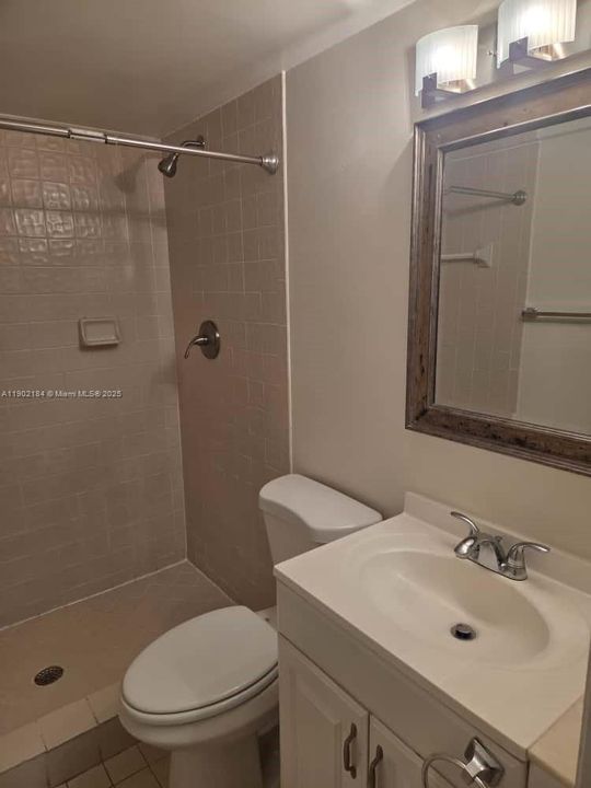 出租: $1,850 (2 贝兹, 2 浴室, 926 平方英尺)