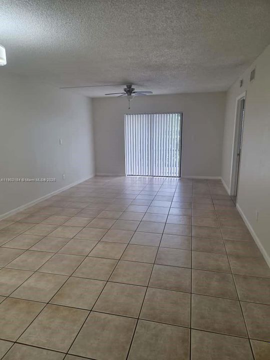 出租: $1,850 (2 贝兹, 2 浴室, 926 平方英尺)