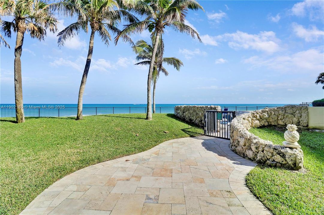 En Venta: $1,795,000 (3 camas, 3 baños, 1800 Pies cuadrados)