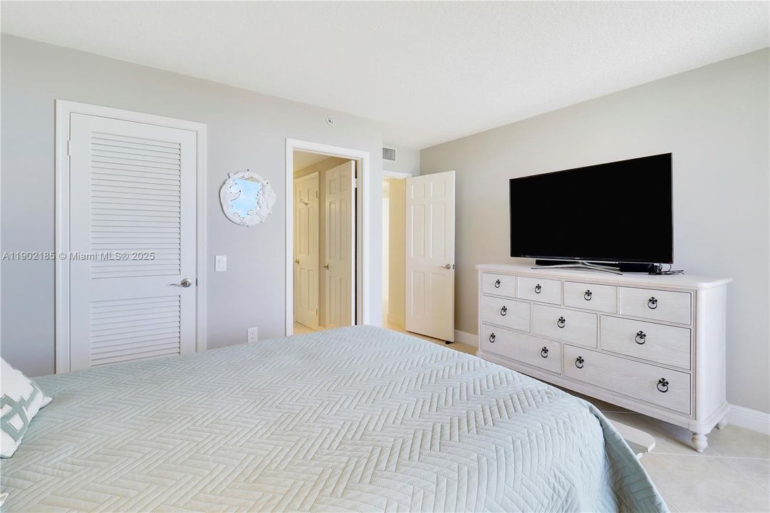 En Venta: $1,795,000 (3 camas, 3 baños, 1800 Pies cuadrados)