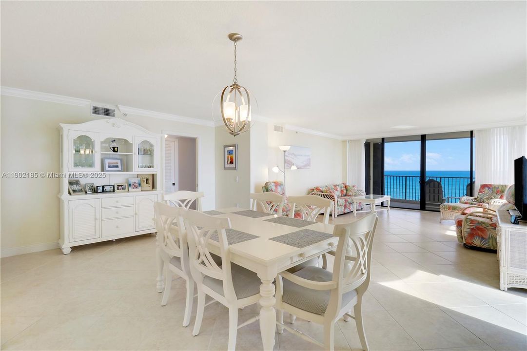 En Venta: $1,795,000 (3 camas, 3 baños, 1800 Pies cuadrados)