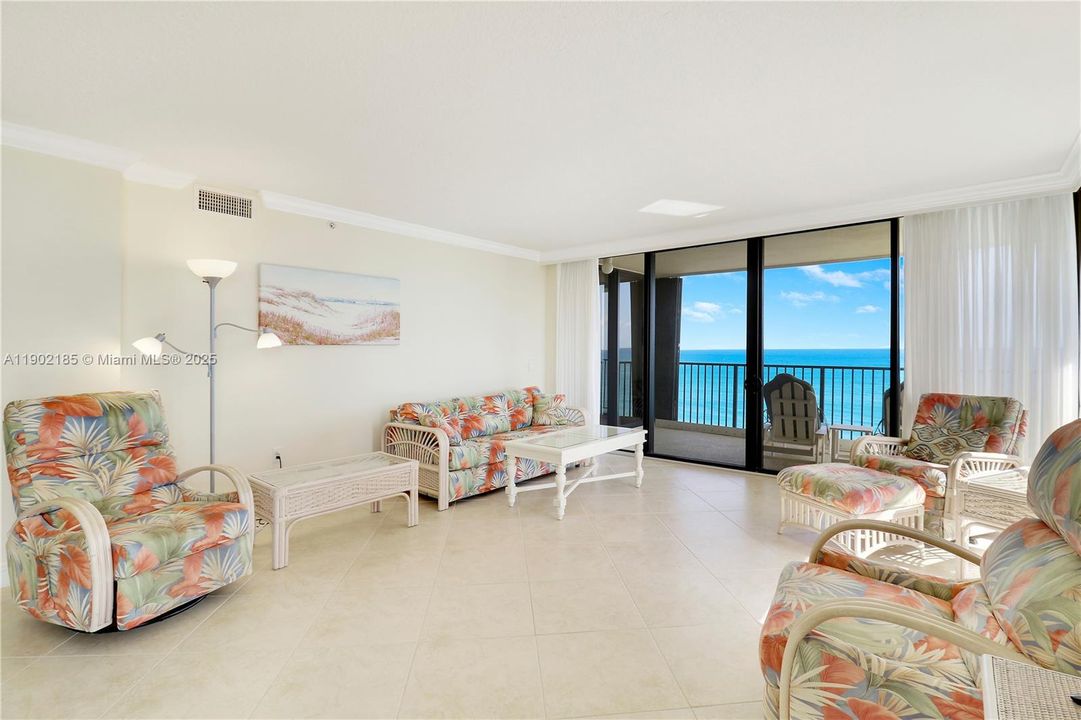 En Venta: $1,795,000 (3 camas, 3 baños, 1800 Pies cuadrados)