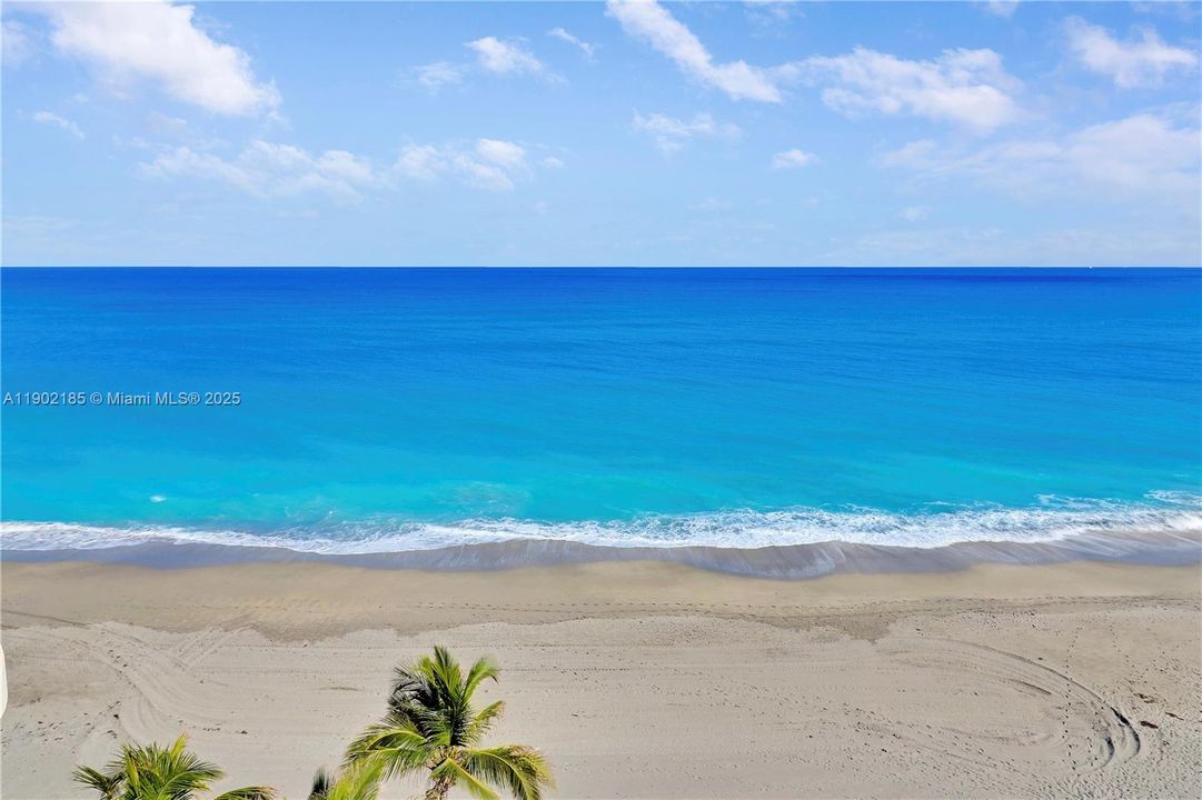 En Venta: $1,795,000 (3 camas, 3 baños, 1800 Pies cuadrados)