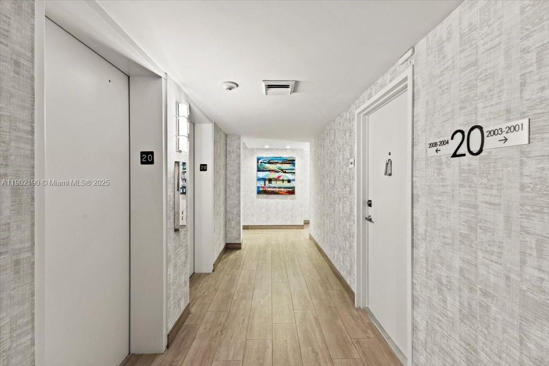 For Sale: $564,000 (1 beds, 2 baths, 1070 Square Feet)