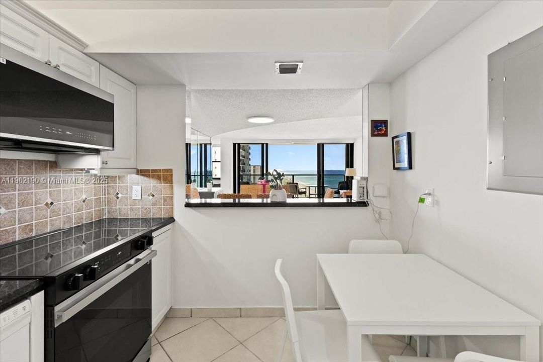 For Sale: $564,000 (1 beds, 2 baths, 1070 Square Feet)