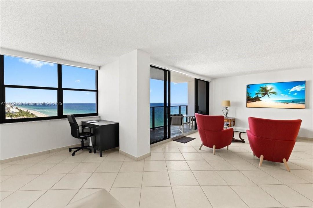 For Sale: $564,000 (1 beds, 2 baths, 1070 Square Feet)