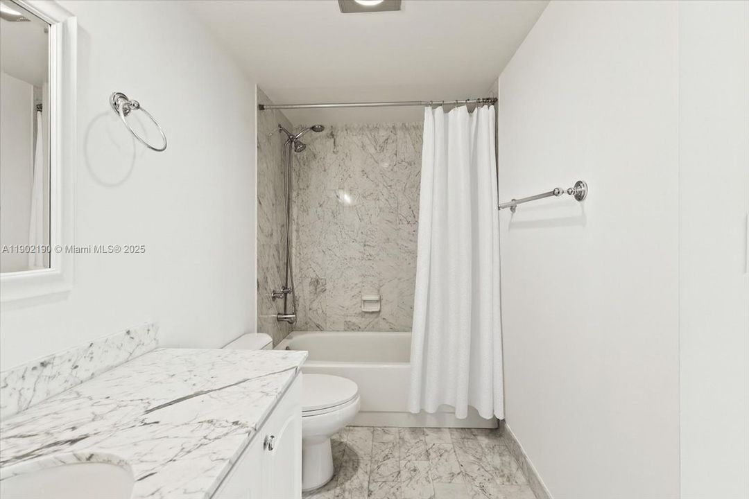 For Sale: $564,000 (1 beds, 2 baths, 1070 Square Feet)