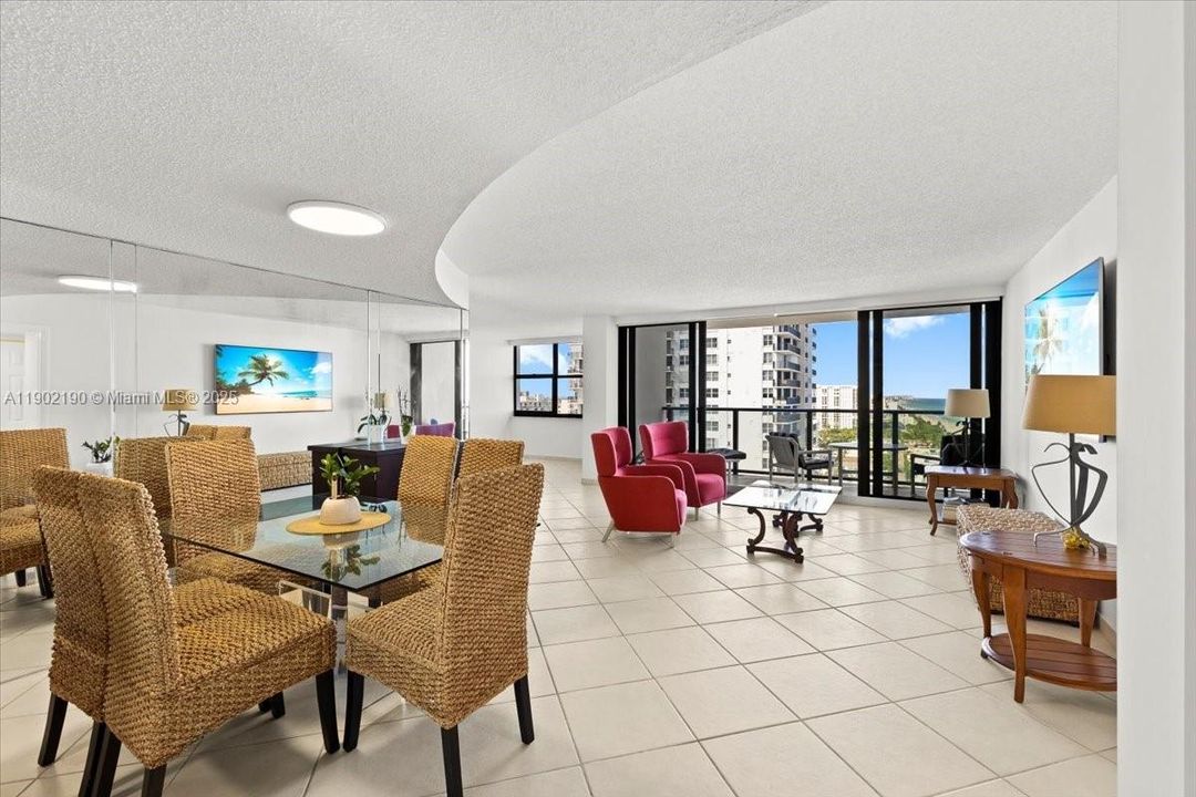 For Sale: $564,000 (1 beds, 2 baths, 1070 Square Feet)