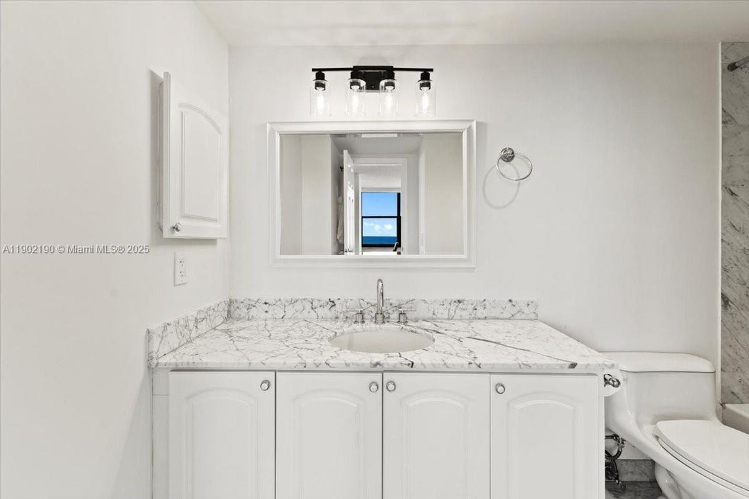 For Sale: $564,000 (1 beds, 2 baths, 1070 Square Feet)