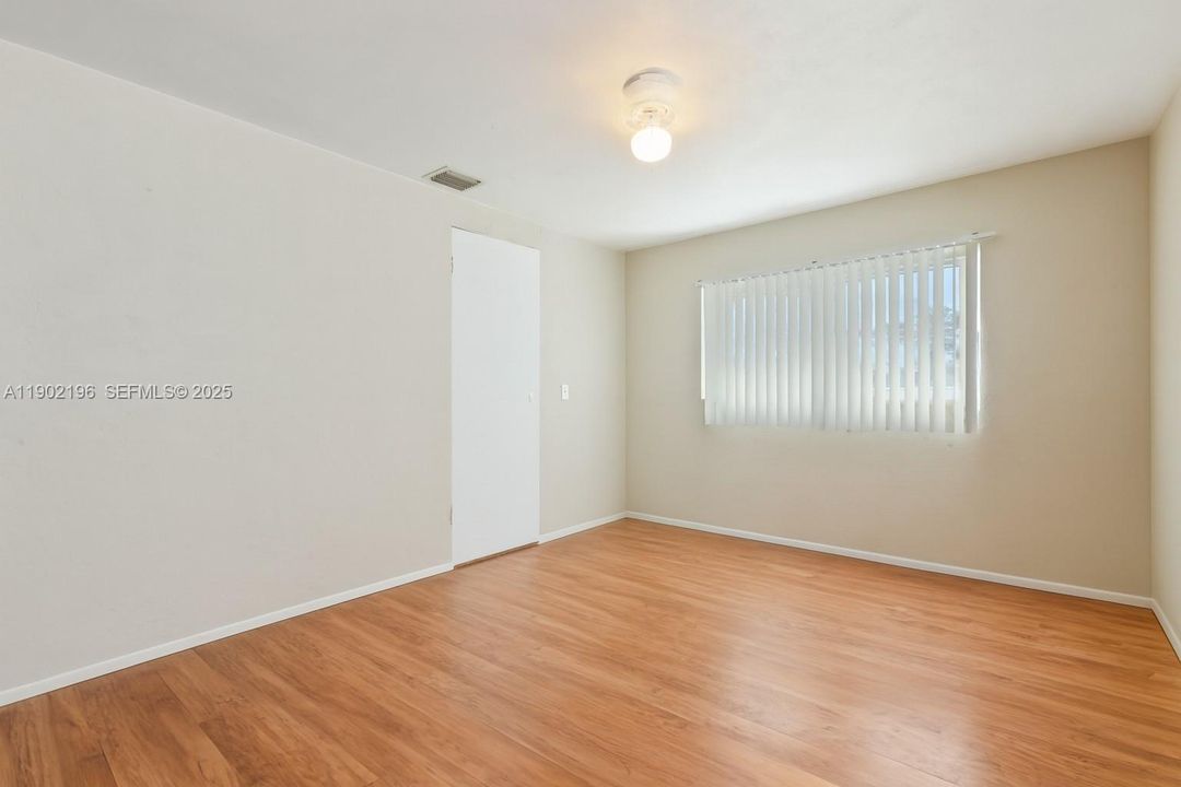 Recently Sold: $225,000 (3 beds, 1 baths, 1272 Square Feet)