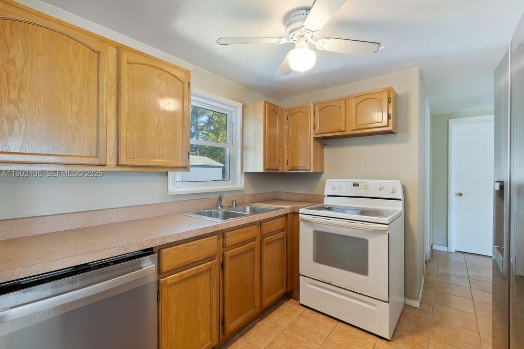 Recently Sold: $225,000 (3 beds, 1 baths, 1272 Square Feet)