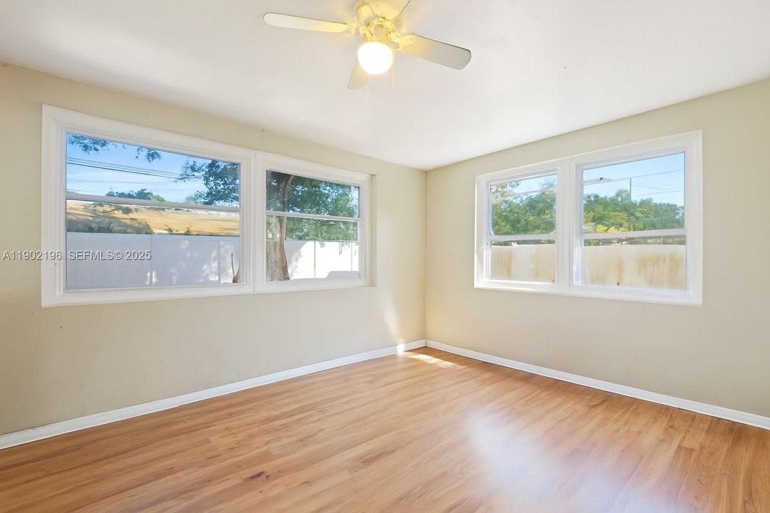 Recently Sold: $225,000 (3 beds, 1 baths, 1272 Square Feet)