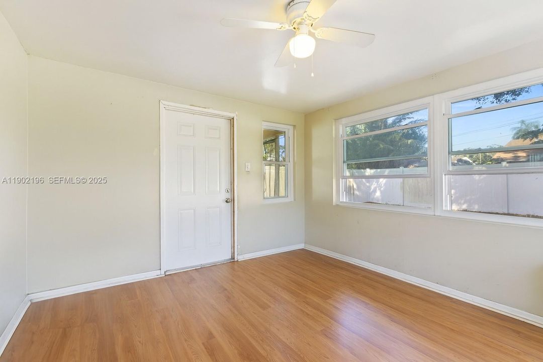 Recently Sold: $225,000 (3 beds, 1 baths, 1272 Square Feet)