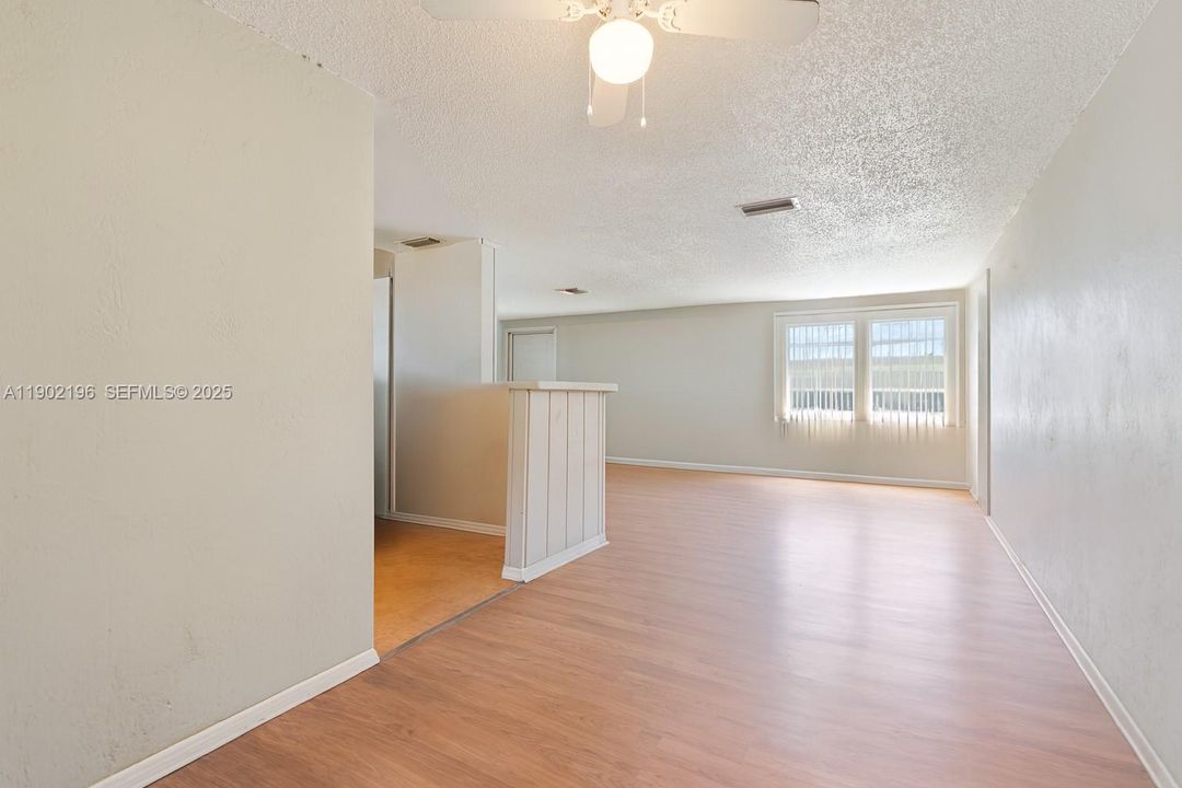 Recently Sold: $225,000 (3 beds, 1 baths, 1272 Square Feet)