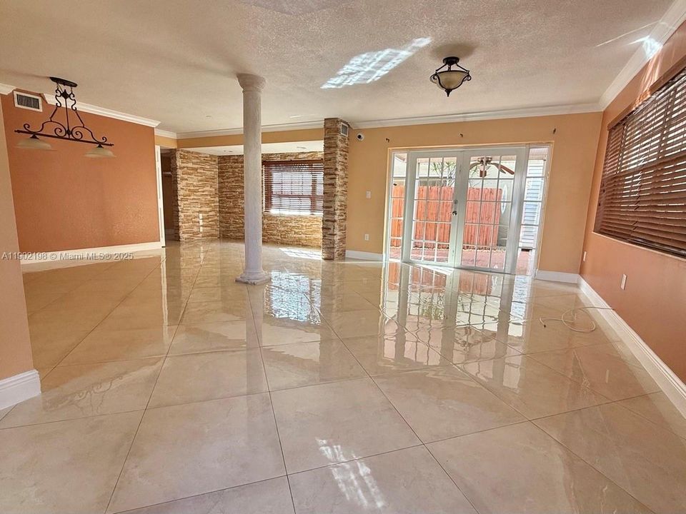 For Rent: $3,700 (4 beds, 3 baths, 1690 Square Feet)