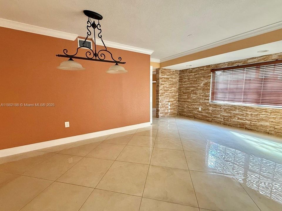 For Rent: $3,700 (4 beds, 3 baths, 1690 Square Feet)