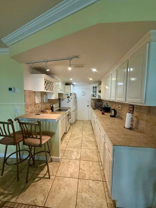 Recently Rented: $2,800 (2 beds, 2 baths, 980 Square Feet)