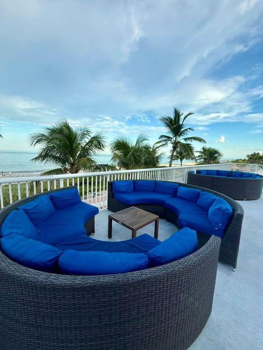 Recently Rented: $2,800 (2 beds, 2 baths, 980 Square Feet)