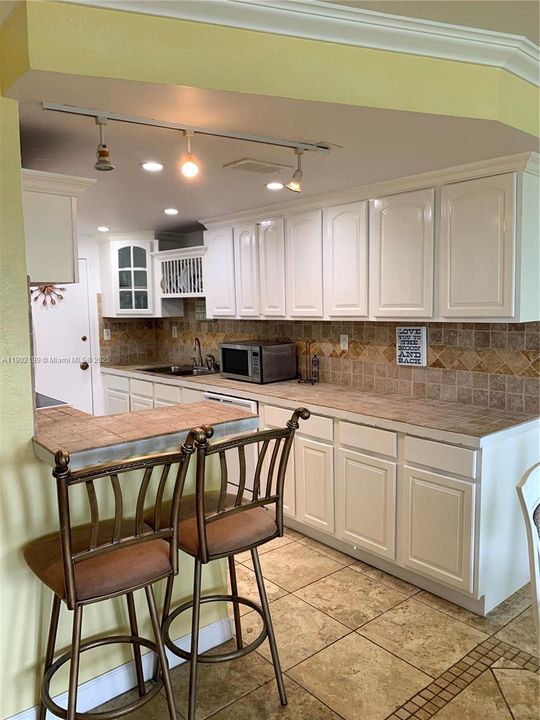 Recently Rented: $2,800 (2 beds, 2 baths, 980 Square Feet)