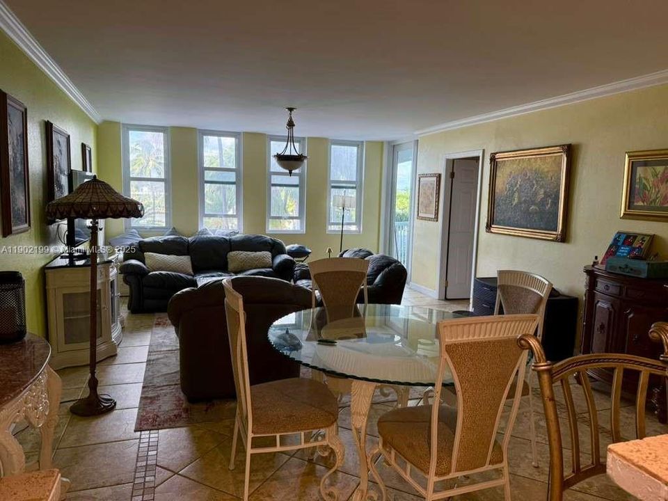 Recently Rented: $2,800 (2 beds, 2 baths, 980 Square Feet)