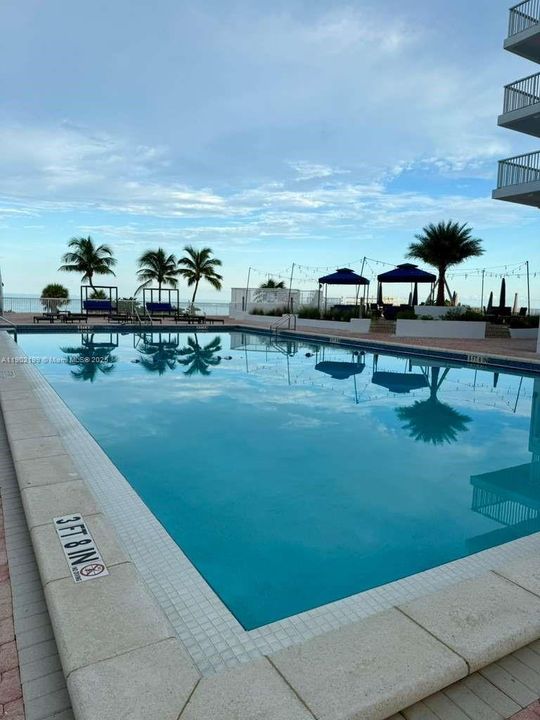 Recently Rented: $2,800 (2 beds, 2 baths, 980 Square Feet)