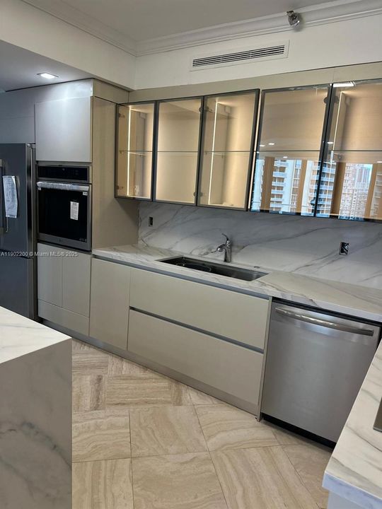 Recently Rented: $6,000 (3 beds, 2 baths, 2360 Square Feet)