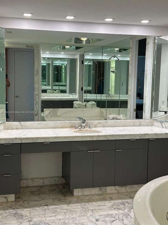 Recently Rented: $6,000 (3 beds, 2 baths, 2360 Square Feet)