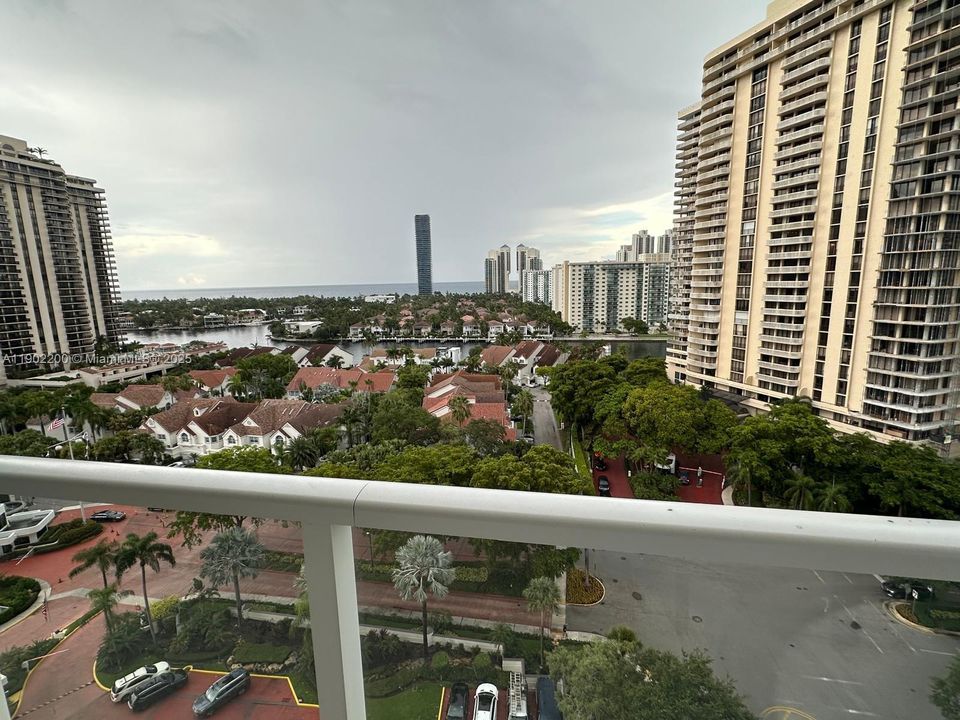 Recently Rented: $6,000 (3 beds, 2 baths, 2360 Square Feet)