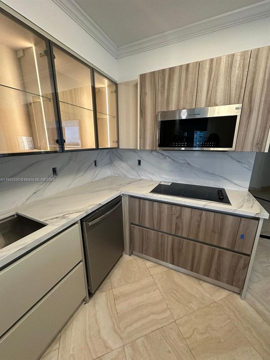 Recently Rented: $6,000 (3 beds, 2 baths, 2360 Square Feet)