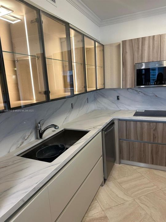 Recently Rented: $6,000 (3 beds, 2 baths, 2360 Square Feet)